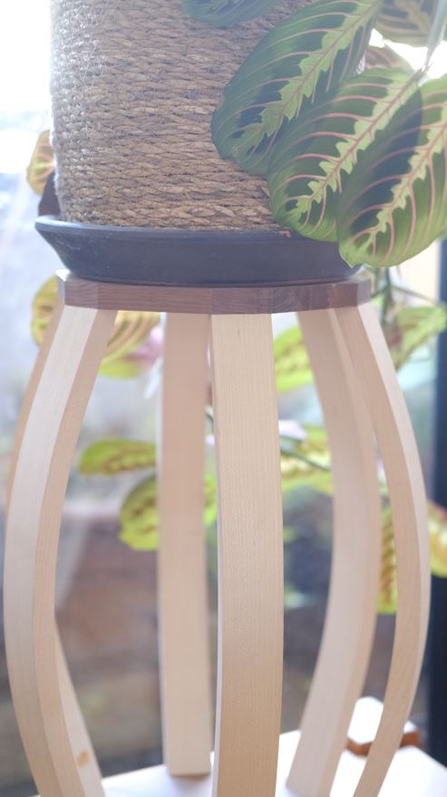 Tabouret réalisé en stage de cintrage aux ateliers de la Cour Roland